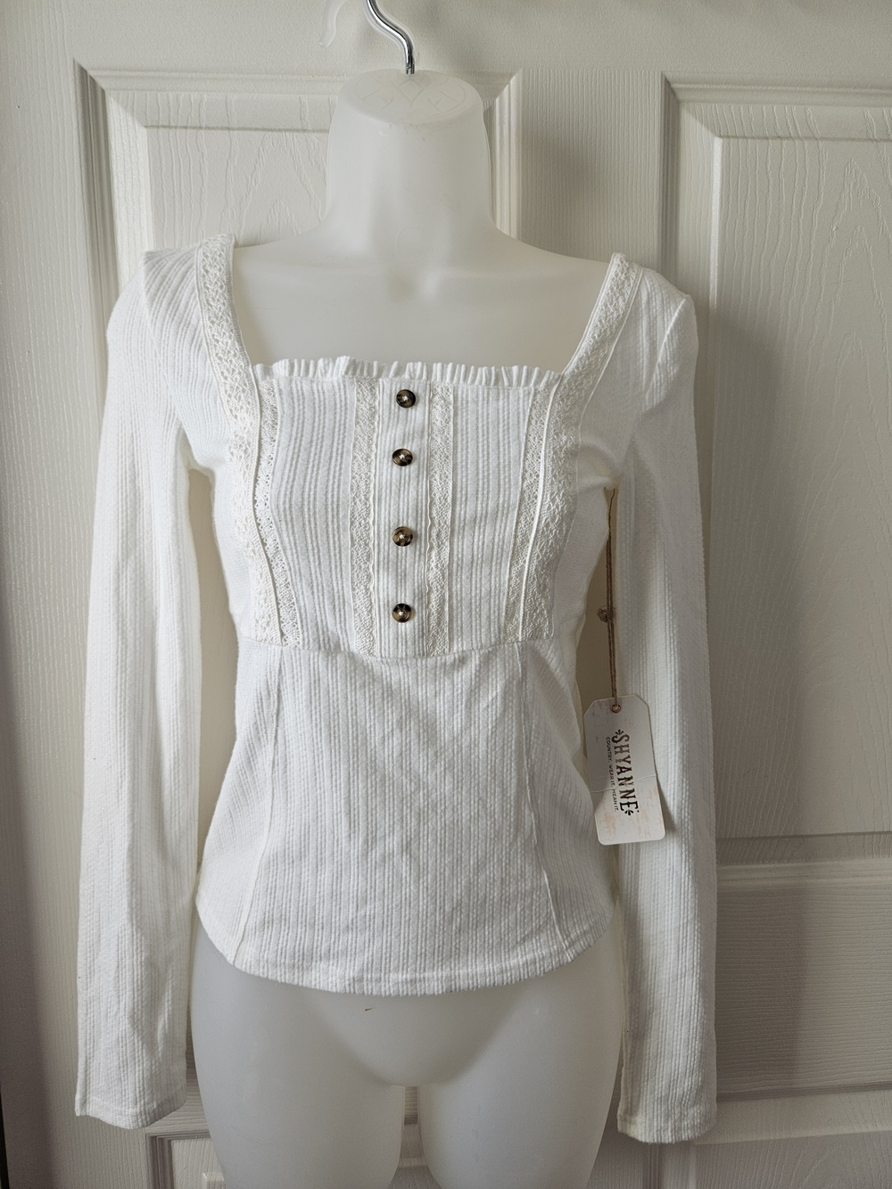 SHYANNE- Long-Sleeve Square Neck Ribbed Top